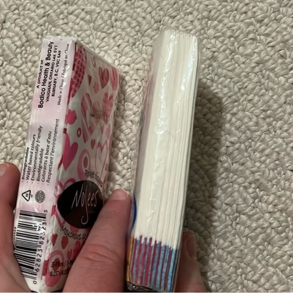 Pooh wire ring notebook, 2 packs tissues each with a fun design - Picture 4 of 4